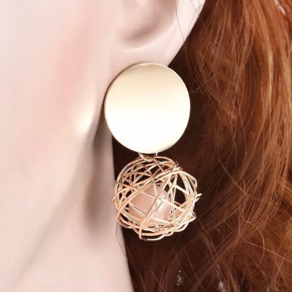 Jewelry - ✨ONLY 1 LEFT✨Gold Dangle Earrings w/ Pearl Accents